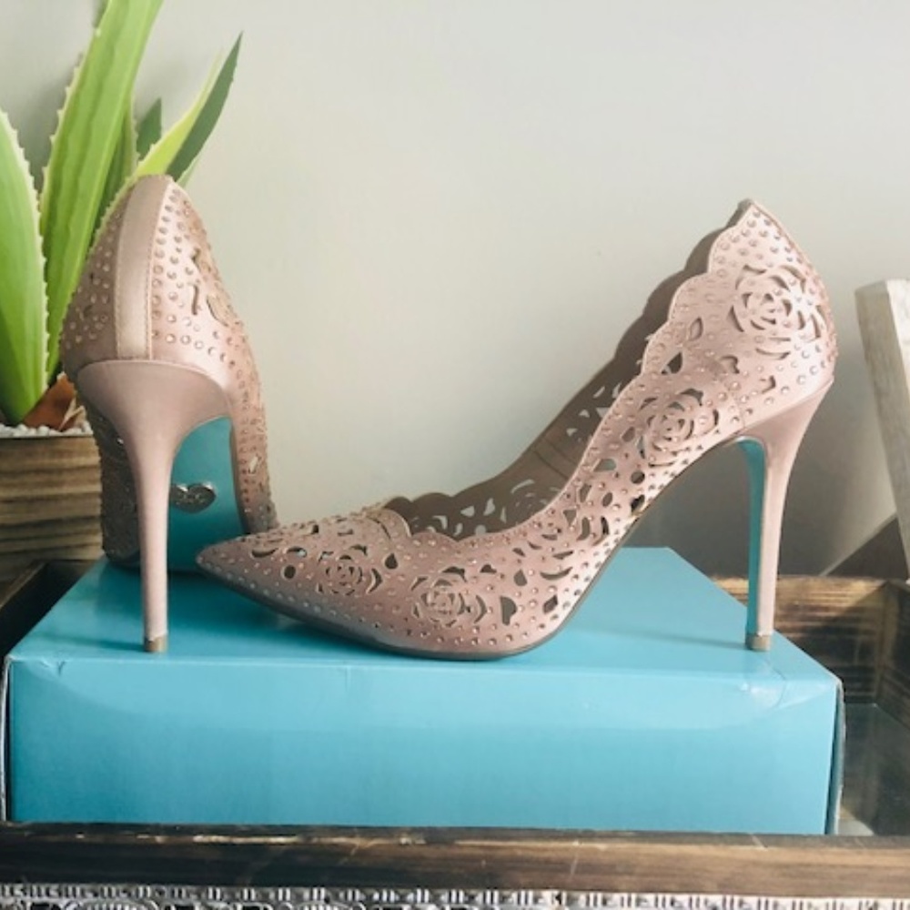 BETSEY JOHNSON EMILI PUMP